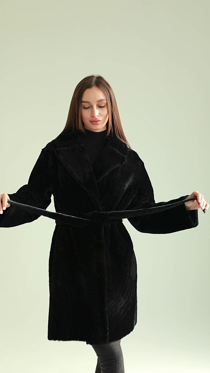 【最終値下げ】FUR DOCKING MOUTON COAT Hayden | Scandinavian Saga Black Mink Fur Cape With Lavish