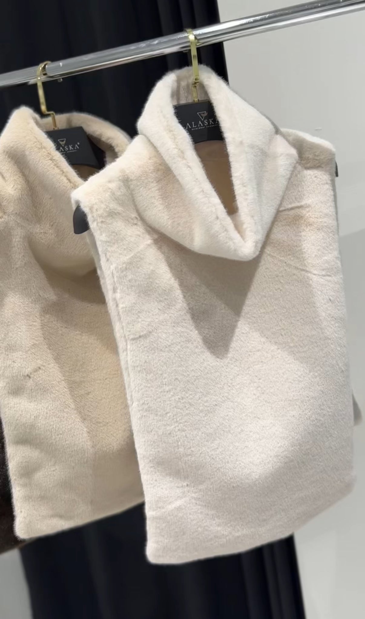 Faux Fur Vest Dickie in Ivory