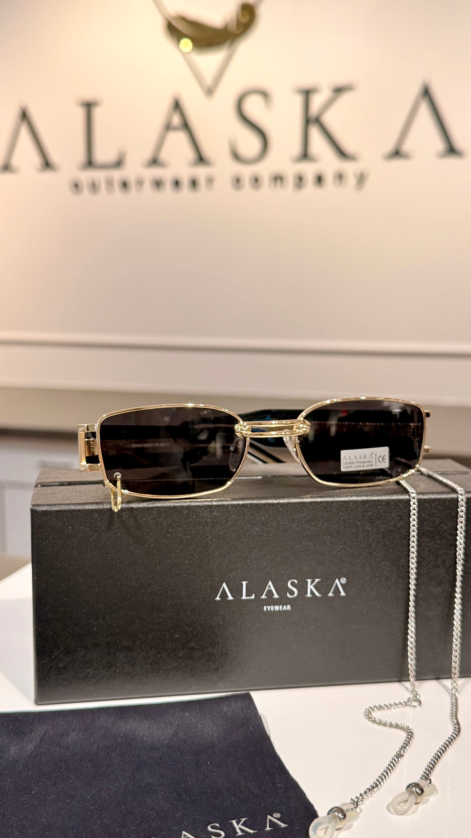 Piercing Rectangular Sunglasses Gold/Black