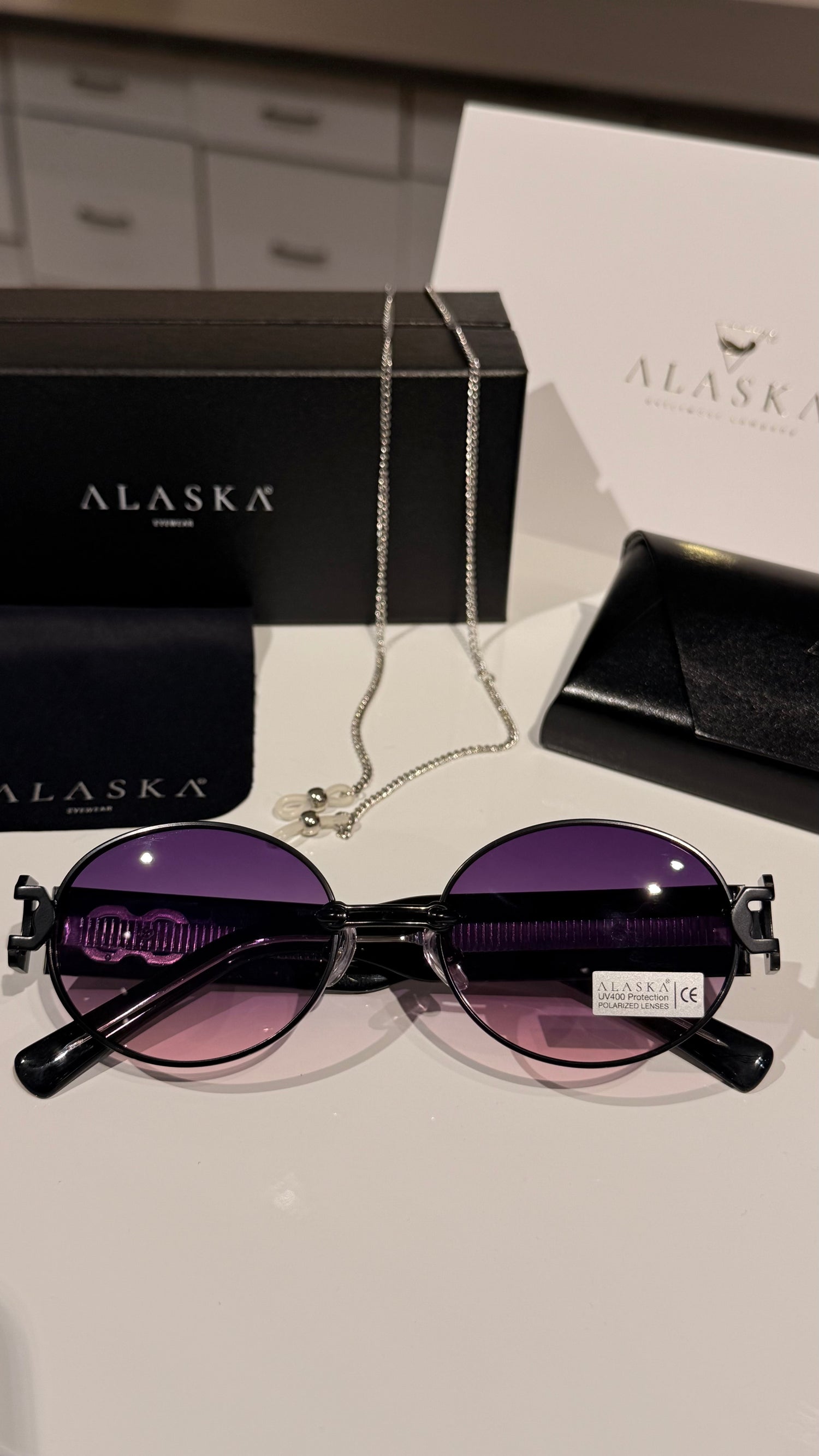 Dakota Oval Gradient Sunglasses Black/Purple